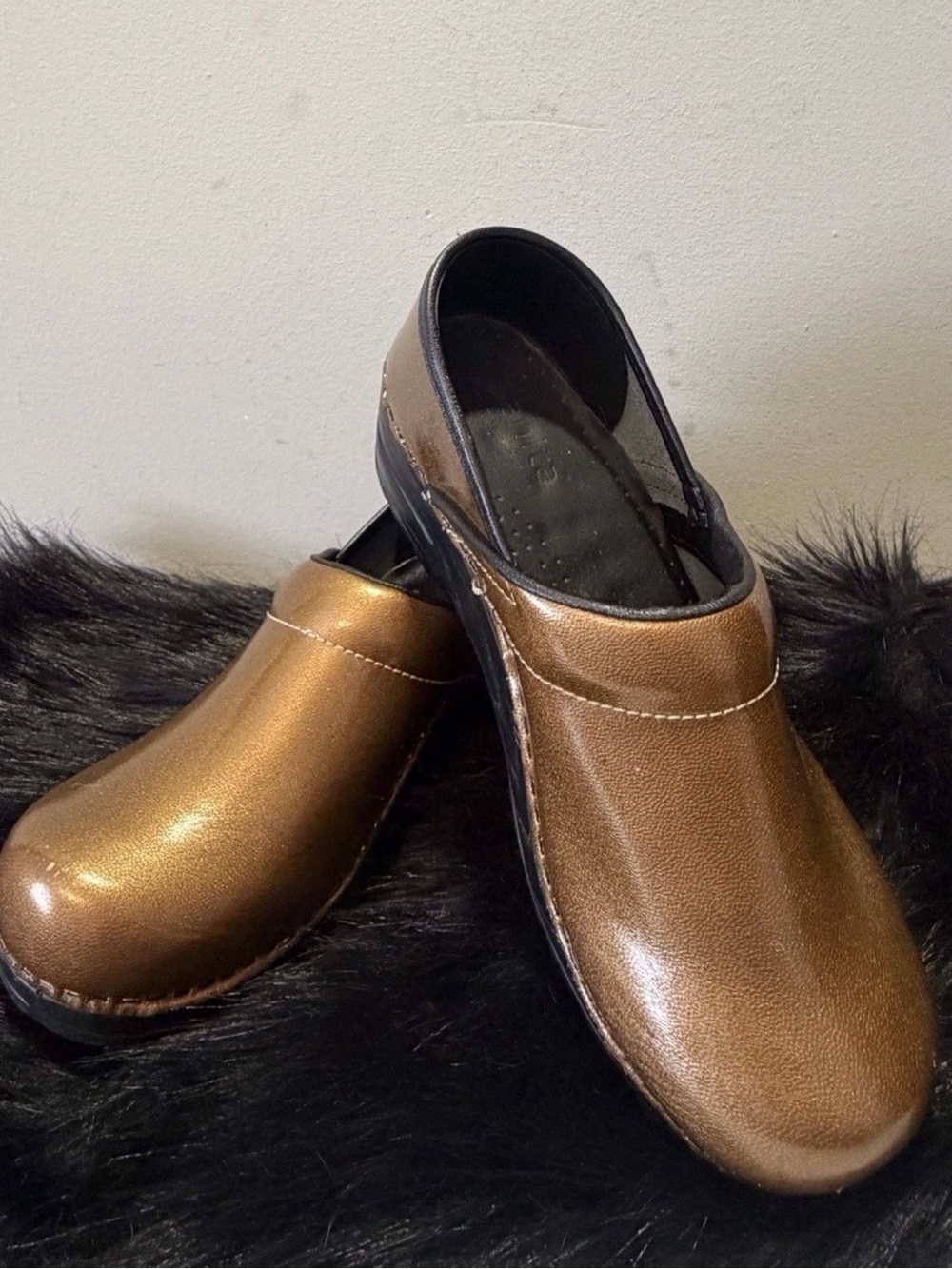 Dansko/Sanita Professional Clogs Women's Size 38 (US 7.5-8) Bronze Metallic EUC